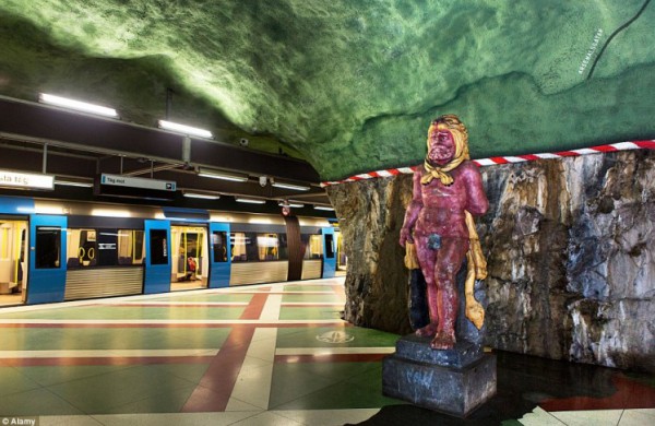 محطة مترو ستوكهولم 9998504980