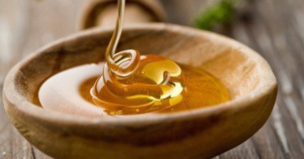 العسل والليمون والشاى أفضل الوسائل لعلاج التهاب الحلق 9998618511