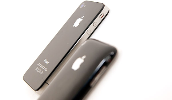 Apple's iPhone 4: Thoroughly Reviewed Vs3GS-2