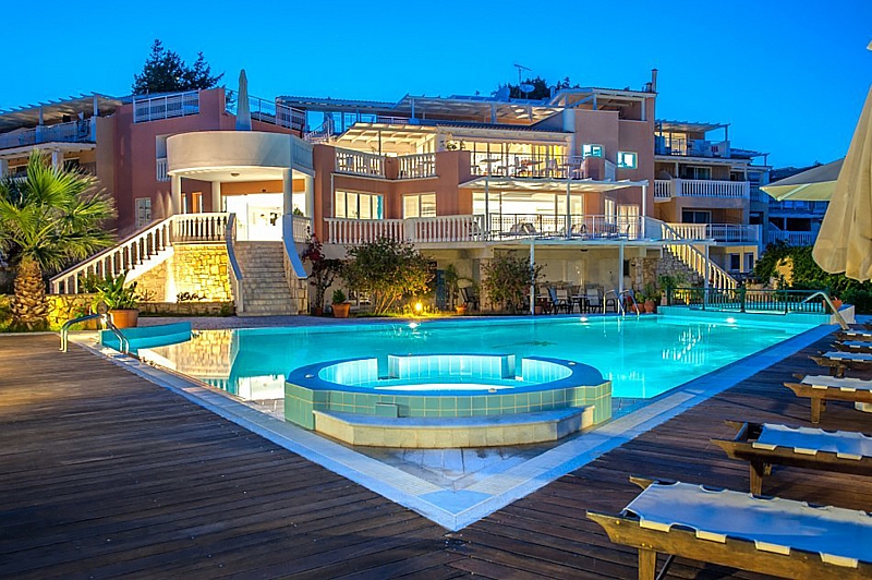 Luxusní hotel Belvedere  Recko-zakynthos-vassilikos-belvedere-hotel-luxury-suites-3_800x2000