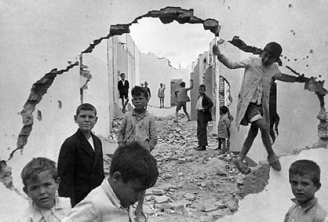 Henri Cartier-Bresson Artwork_images_138991_401663_henri-cartier-bresson