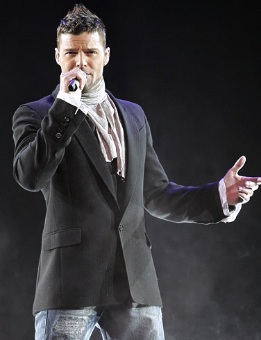 Ricky Martin - 17 [ 2OO8 ], Ripped Ricky-martin-picture-1