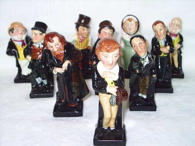 Il me semble l'avoir posté ici.... 309344_090531214954_Dickens_miniature_characters_2