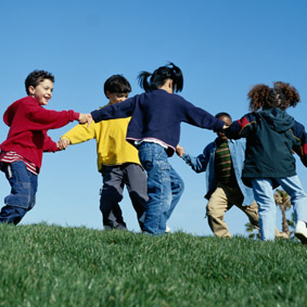 صغار بأخلاق كبيرة 1children-playing