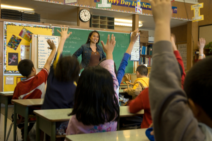 معلمة أمريكية تهدي طلابها شريط فيديو يحوي مشاهد جنسية ساخنة لها صور 0classroom