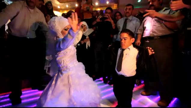 بالفيديو: سهرة اجمل عروسين قزمين بالاردن Ms6rr