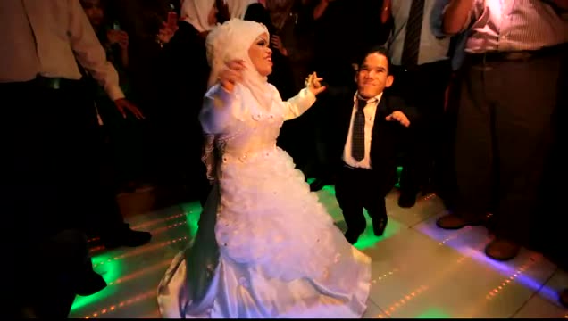 بالفيديو: سهرة اجمل عروسين قزمين بالاردن Rrrrw