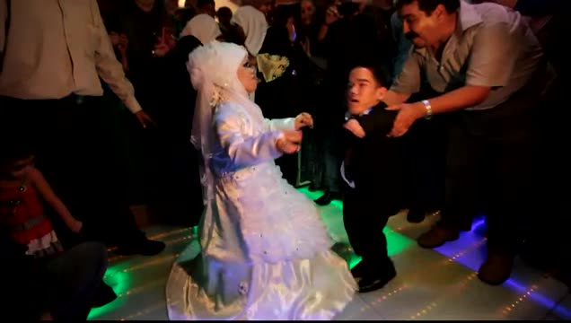 بالفيديو: سهرة اجمل عروسين قزمين بالاردن Up3ye