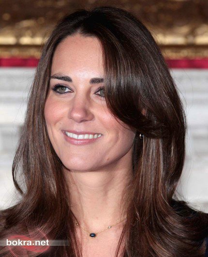 كعكة من الكريمة والثلج الابيض لزفاف الامير "William" Prince-william-kate-middleton-st-james-palace-11162010-14-430x531