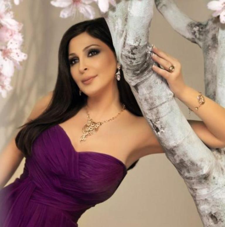  اعلانات اليسا لمجوهرات «لازوردي» لربيع وصيف 2011  Alisa%20%2822%29