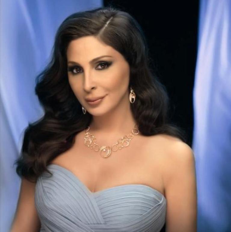  اعلانات اليسا لمجوهرات «لازوردي» لربيع وصيف 2011  Alisa%20%287%29