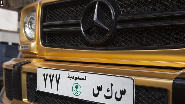 سيارات ذهبية "سعودية" تثير ضجة في العاصمة البريطانية 1330999693