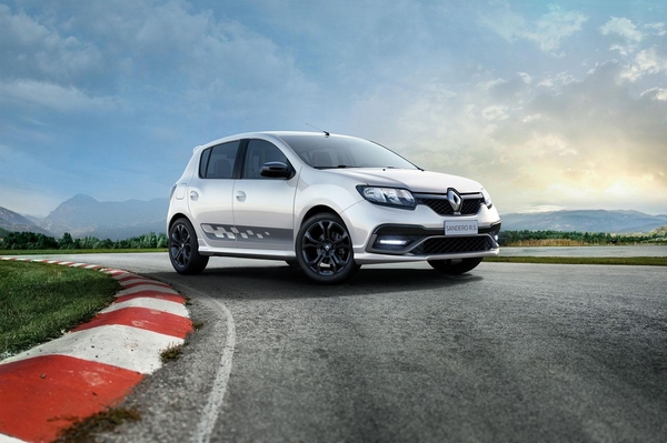 sandero RS 2.0 S7-Voici-la-Renault-Sandero-RS-356199