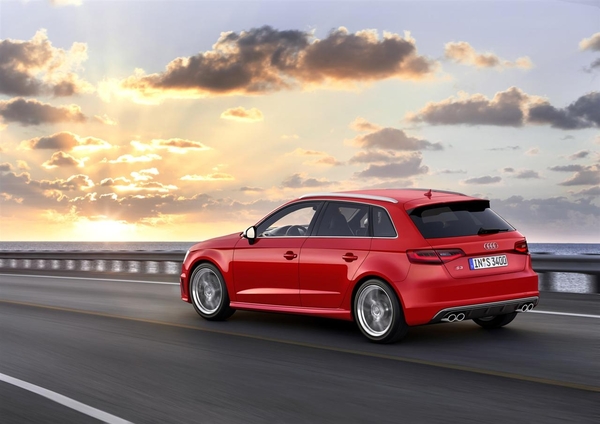 Nouvelle A3 - Page 3 S7-Salon-de-Geneve-2013-Voici-la-nouvelle-Audi-S3-Sportback-285342