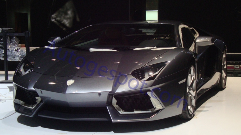 Auto News - Page 9 S0-La-Lamborghini-Aventador-sous-tous-les-angles-214580