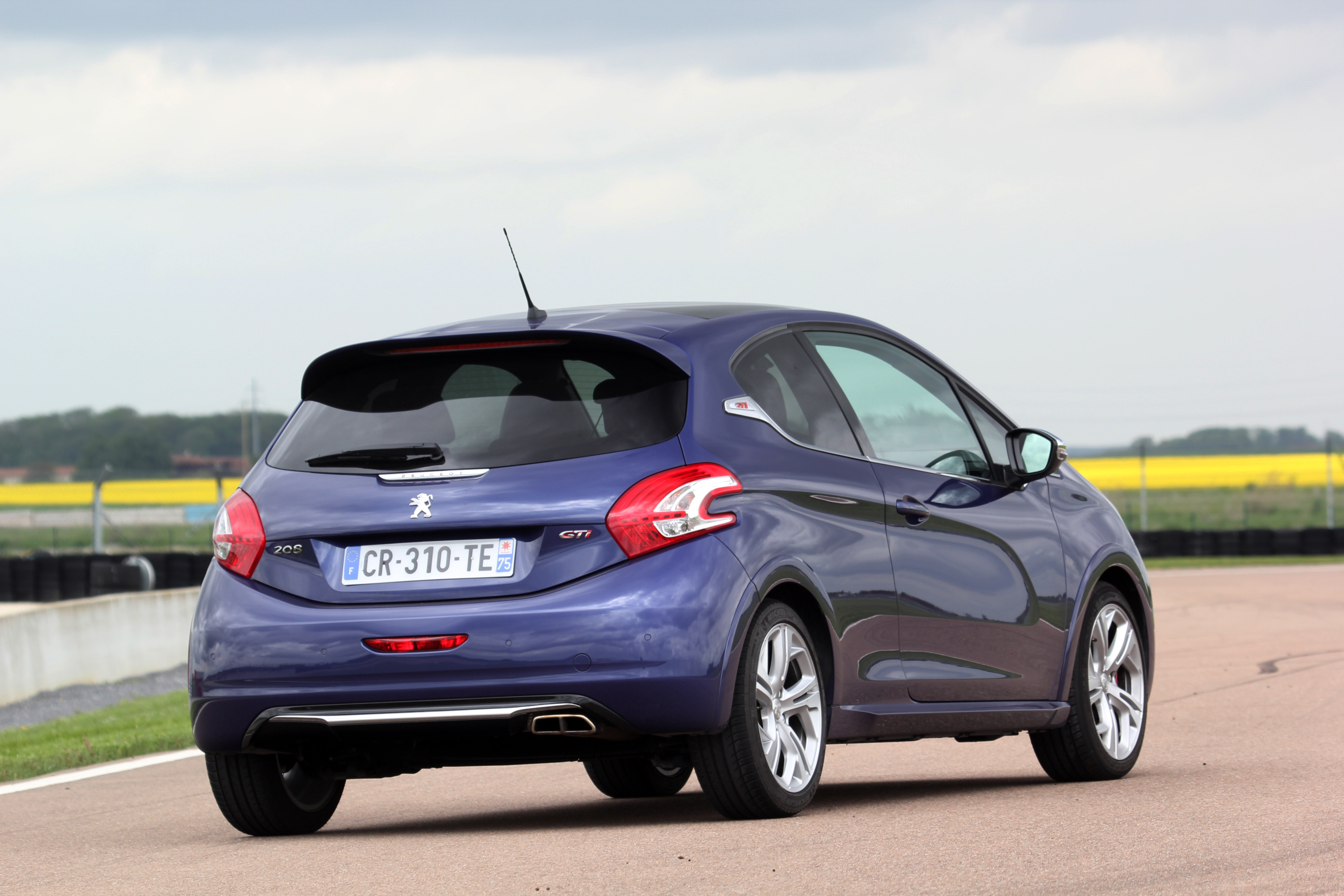 8º Base Utilitarios  S0-Les-essais-de-Soheil-Ayari-Peugeot-208-GTI-Plus-convaincante-que-la-Clio-RS-294044