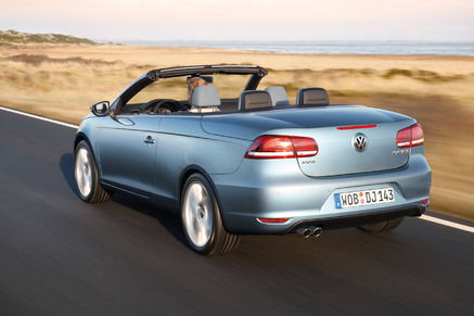 Comparatif cabriolets compacts : Audi A3 cabriolet, Peugeot 308CC, Volkswagen Eos, BMW série 1 Cabriolet, Renault Mégane CC  S1-Volkswagen-Eos-219156