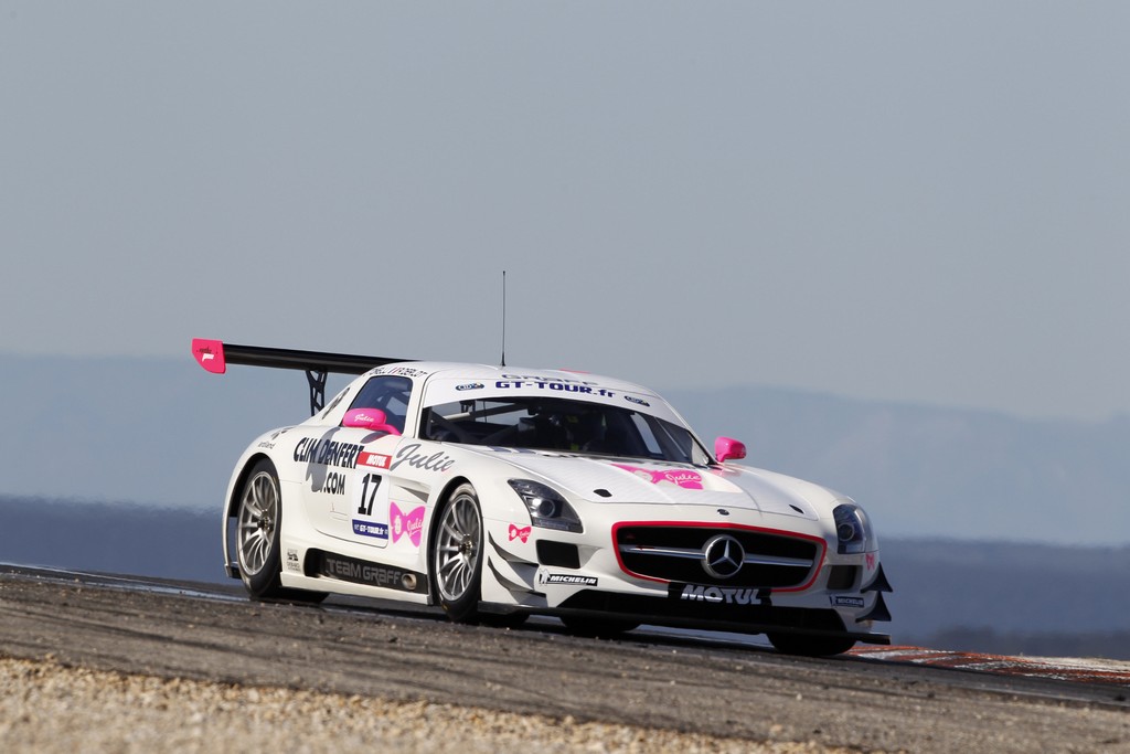 SLS AMG en course - Page 2 S0-GT-Tour-Ledenon-1eres-courses-et-1eres-victoires-pour-la-Mercedes-SLS-AMG-221203