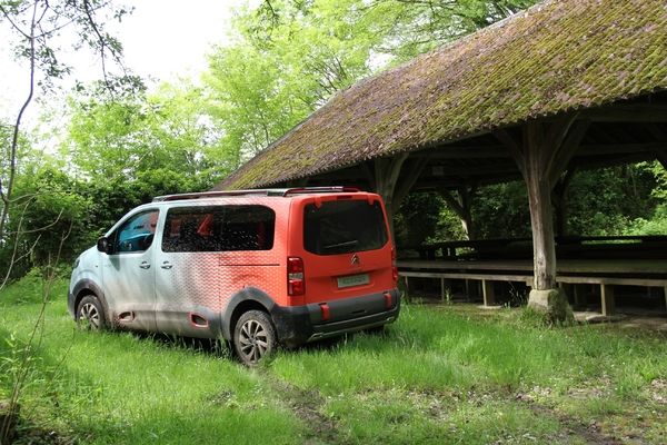 2016 - [GENÈVE] Citroën SpaceTourer Hyphen Concept  - Page 2 S7-caradisiac-a-essaye-le-citroen-space-tourer-hyphen-concept-il-grimpe-aux-arbres-379289