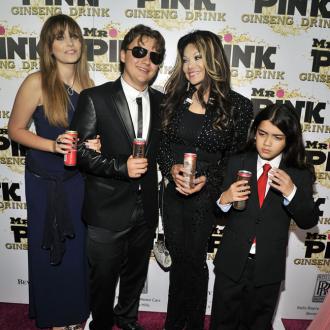 [RUMOR] Paris Jackson vorrebbe cancellare i suoi ricordi Paris_with_her_brothers_and_aunt_la_toya_586951