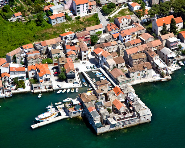 jos malo vijesti iz favela kastila Kastel-Gomilica