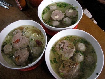 Huah...huah... Puedesnya Ditonjok Bakso Patah Hati! Baksogalau2