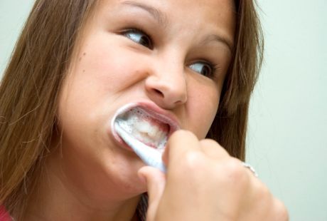 8 Manfaat Gosok Gigi yang Tidak Ada Hubungannya dengan Gigi 155628_gosokgigi