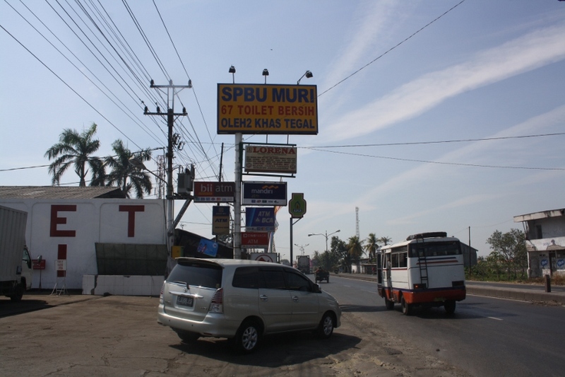 Tegal Memiliki SPBU dengan Kolam Renang 175150_indonesiaspbu2