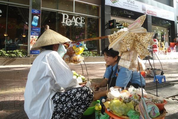 Wisata di Vietnam, Penjual Makanan vs Pekerja Seks 181534_hochiminh1