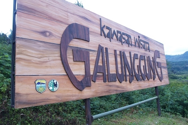 Pahit Manisnya Menyentuh Bibir Kawah Gunung Galunggung 175207_galunggung5