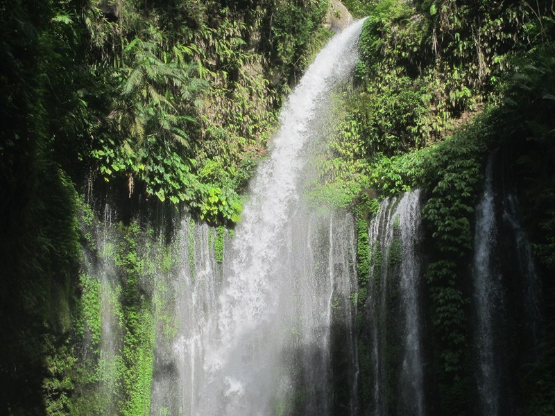 'Air Terjun Terbang', Mungkin Hanya Ada di Lombok 101430_tiu4