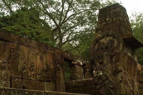 Mitos Tes Keperawanan di Candi Sukuh 165010_sukuh4