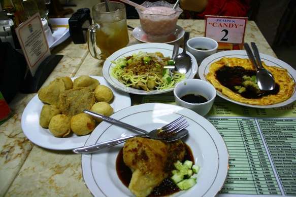 5 Kota di Indonesia untuk Penggila Wisata Kuliner 082326_makanan4