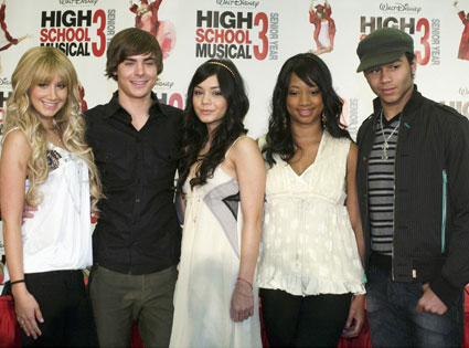 Hsm 3 Resimleri 425.Tisdale.Efron.Hudgens.Bleu.050408