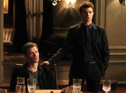 Vampire Diaries First Look: Elijah Is Back! What Does His Return Mean for Klaus? Reg_425.vd1.cm.12312