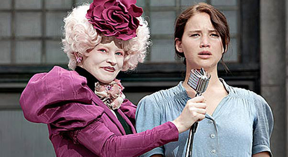 20 Abril- Muchachas de película: Los Juegos del Hambre, Crepúsculo y heroínas adolescentes  The-hunger-games-effie-katniss