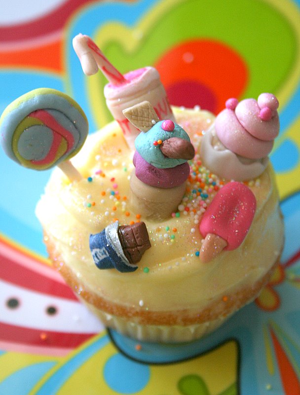 cup cake  Candy-cupcake-cupcakes-395737_608_800