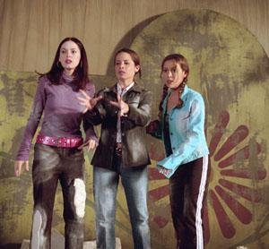 Галерия на чародейките заедно - Page 6 Charmed-Ones-charmed-40656_300_278