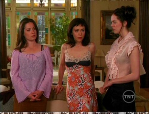 Галерия на чародейките заедно - Page 3 Charmed-charmed-631867_500_383