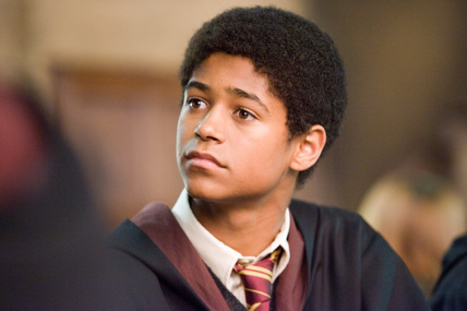 Fan Club, personnages secondaires - Page 2 Dean-in-OotP-dean-thomas-alfie-enoch-647082_428_285