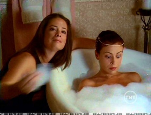     - Page 22 Piper-and-Phoebe-charmed-632245_500_381