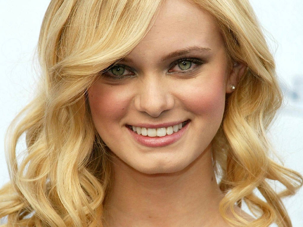 sara paxton....!! Sara-Paxton-sara-paxton-374840_1024_768