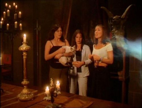 Галерия на чародейките заедно - Page 5 Season-2-charmed-455918_500_378