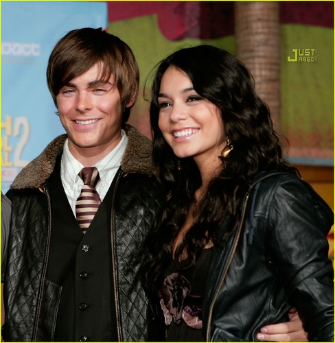 آآكبـر موسـوعـه صـور لـ zanessa مــع pink lule Zac-And-Vanessa--zac-efron-and-vanessa-hudgens-480477_488_500