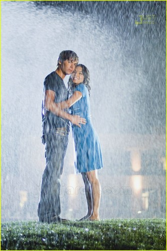 آآكبـر موسـوعـه صـور لـ zanessa مــع pink lule Zanessa-zac-efron--26-vanessa-hudgens-300311_333_500