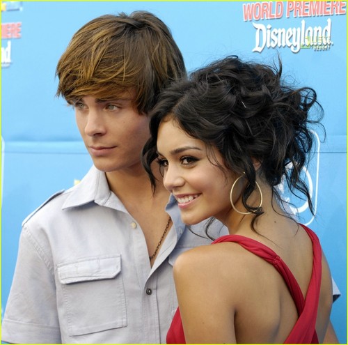 آآكبـر موسـوعـه صـور لـ zanessa مــع pink lule Zanessa-zac-efron--26-vanessa-hudgens-300321_500_495