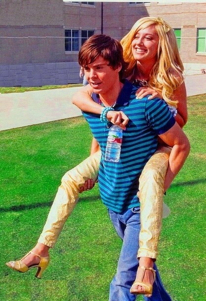 مسابقة صور أحلى وايضاً صور نادره لأشلي تيسدال Zashley-zac-efron-and-ashley-tisdale-551845_417_608