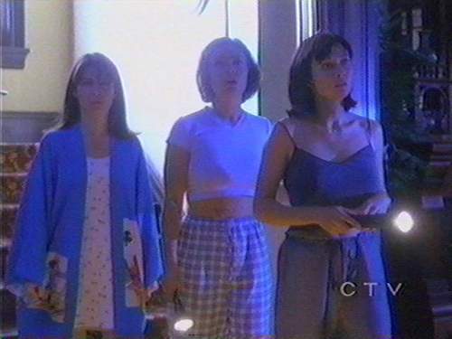 Галерия на чародейките заедно - Page 3 Charmed-charmed-657514_500_375