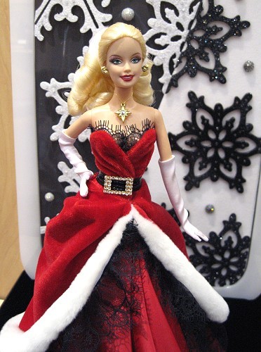 جدديد باربى لعيون الحبايب Red-dress-barbie-589296_372_500