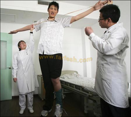 رد: اطول رجل في العالم !!وااااااااااااااااااااو !!! Zhao_Liang8